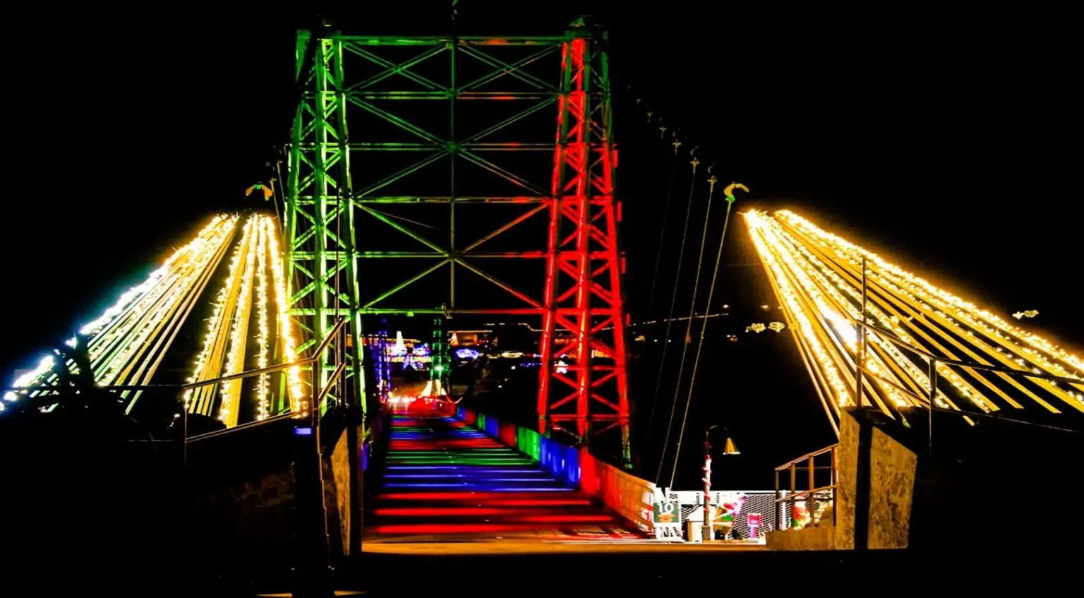 Bridge of Lights Returns to the Royal Gorge Bridge & Park With Dazzling Holiday Magic